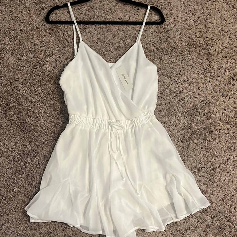 Francesca’s  - NWT Stunning White Romper